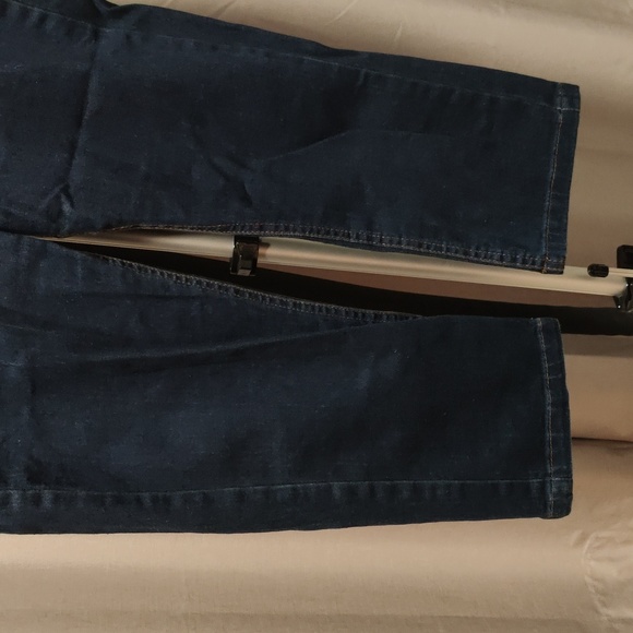 Stretchy capris - Picture 3 of 9